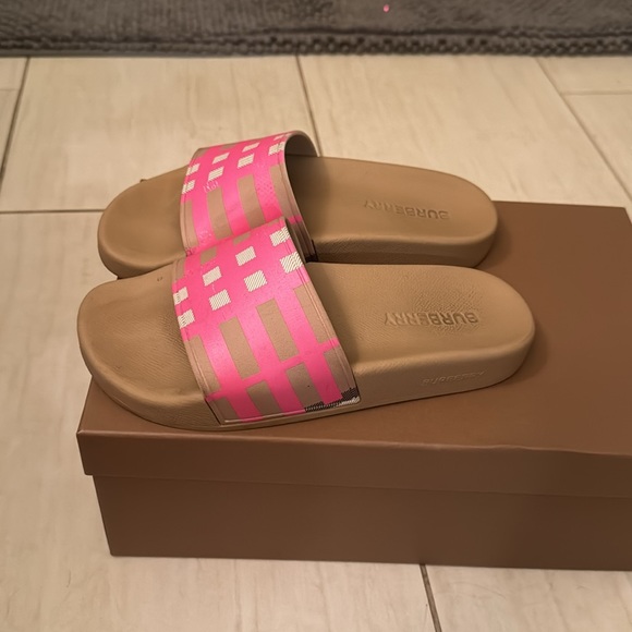 Women’s Pink Burberry Slides - Picture 4 of 5
